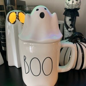 Rae Dunn Halloween 🎃 👻 2020 ghost Boo mug.